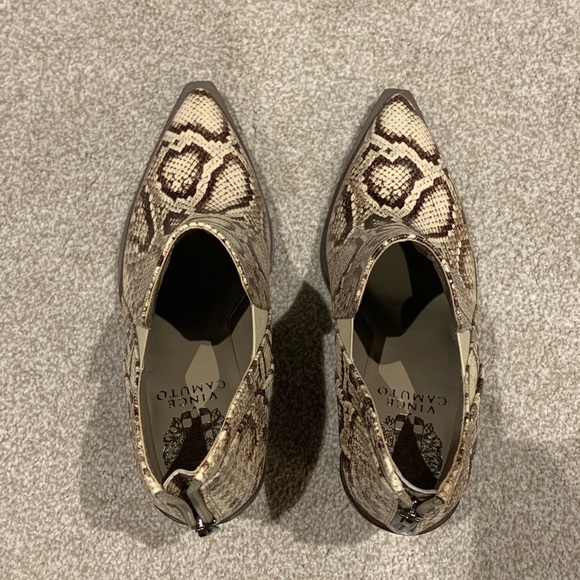 Vince Camuto snake print ankle boot size 6 - Picture 6 of 7